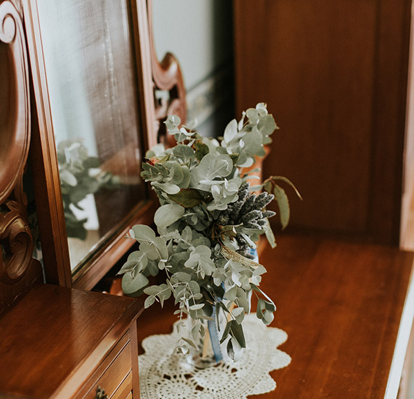 Dresser table